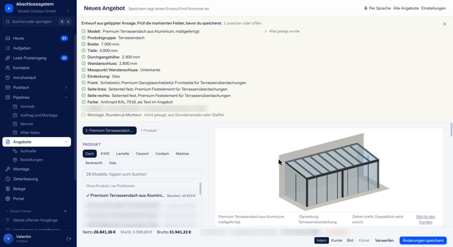 Neues Angebot im Musterbetrieb: aus einer Ansage erkannte Angaben wie Modell, Breite 7.000 mm, Tiefe 3.000 mm, Front und Seiten abgehakt, Montagestunden als offen markiert, daneben das Terrassendach in 3D